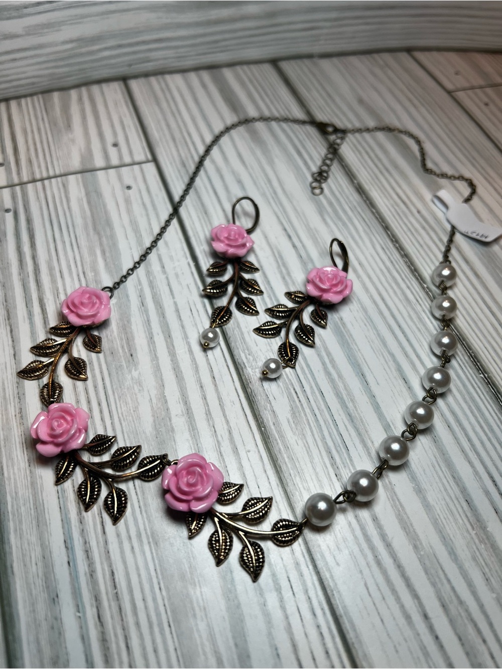 Floral resin floral and Faux pearl jewelry set